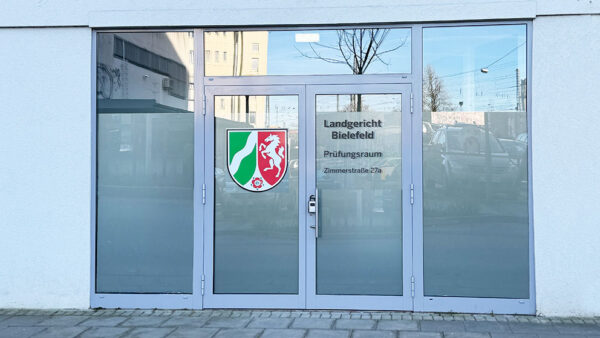 Digitale Prüfungsstätte der Justiz in Bielefeld Zimmerstraße 27 mit moderner Ausstattung begleitet von immobilien-klose