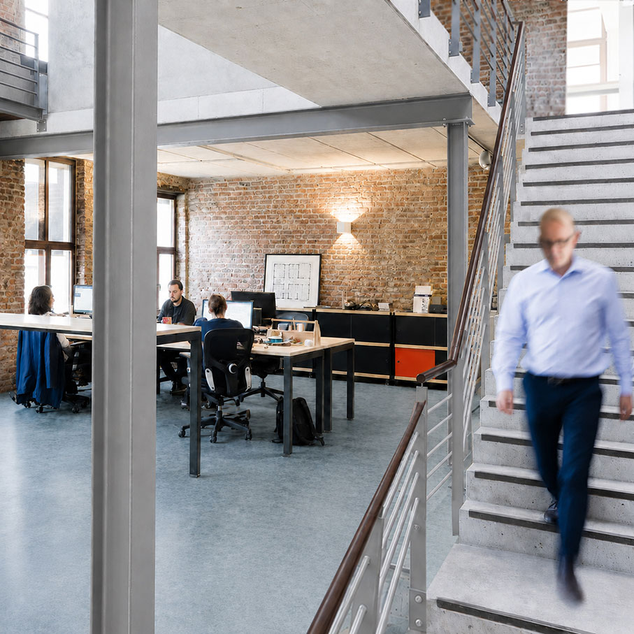 Spezialisiertes Team und digitale Tools, immobilien-klose vermittelt Gewerbeflächen modern.